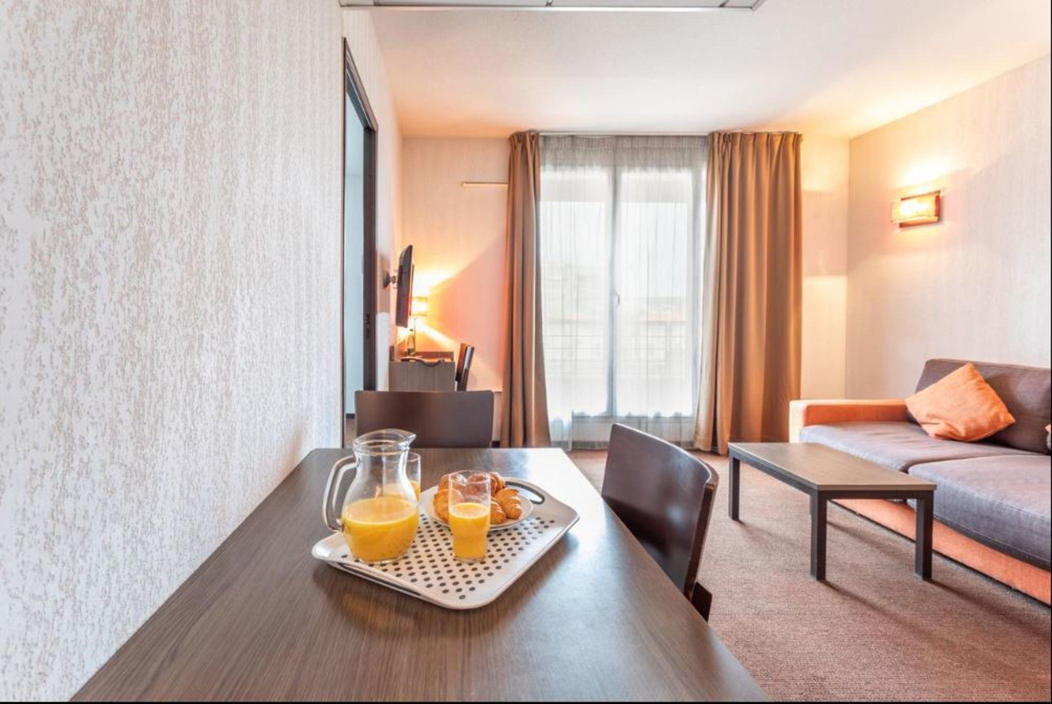 Comfort Aparthotel Nimes Centre Ngoại thất bức ảnh