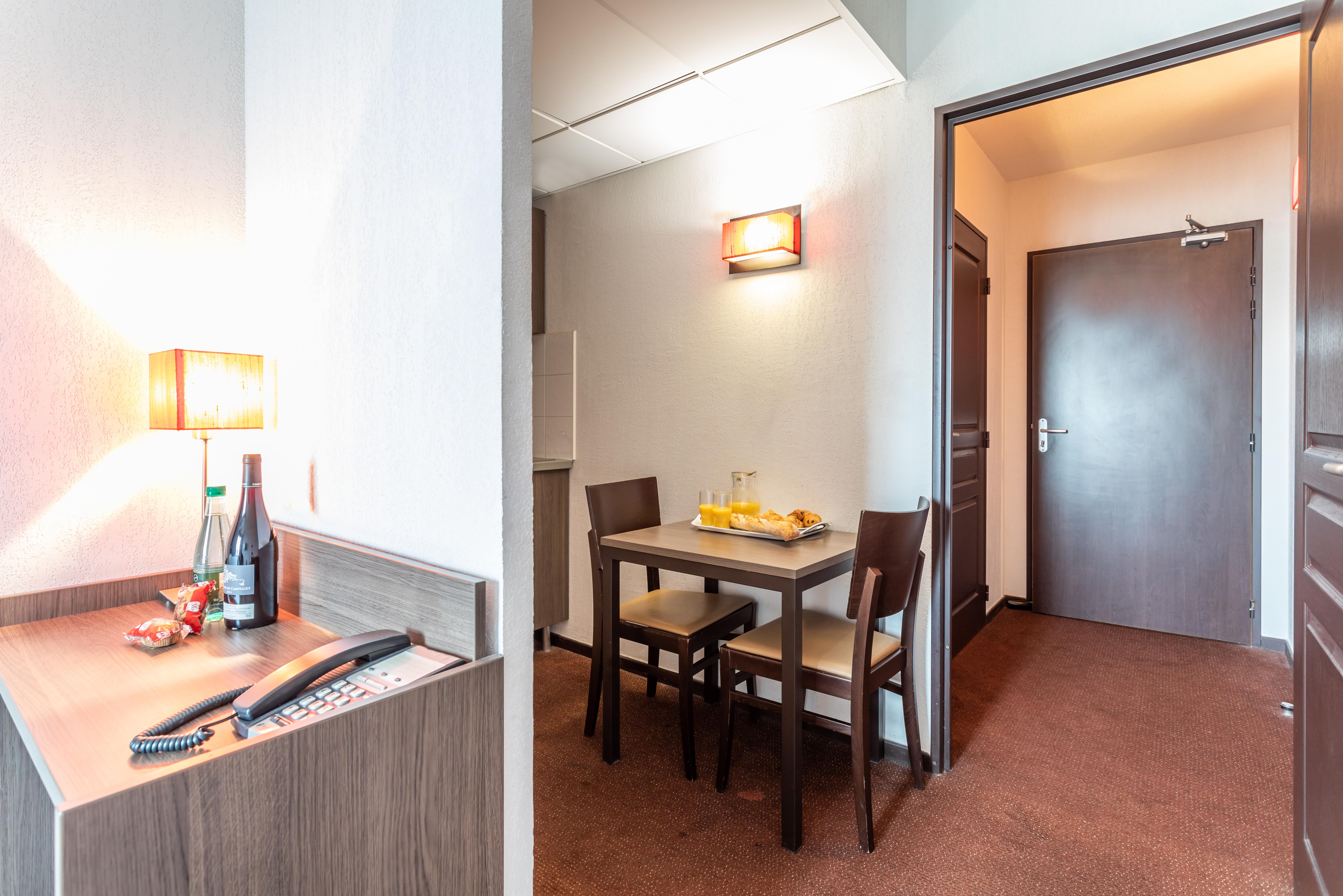 Comfort Aparthotel Nimes Centre Ngoại thất bức ảnh