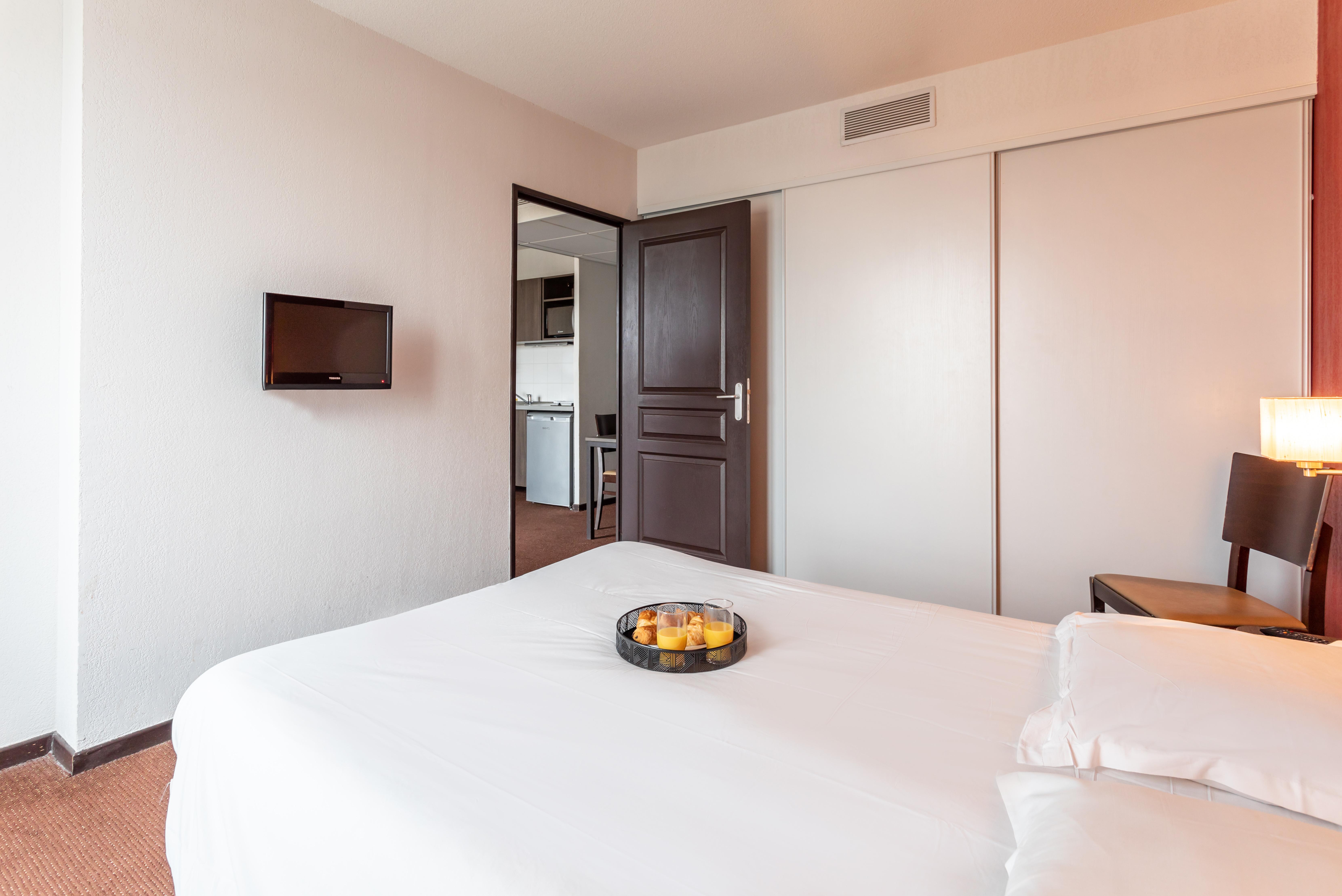 Comfort Aparthotel Nimes Centre Ngoại thất bức ảnh