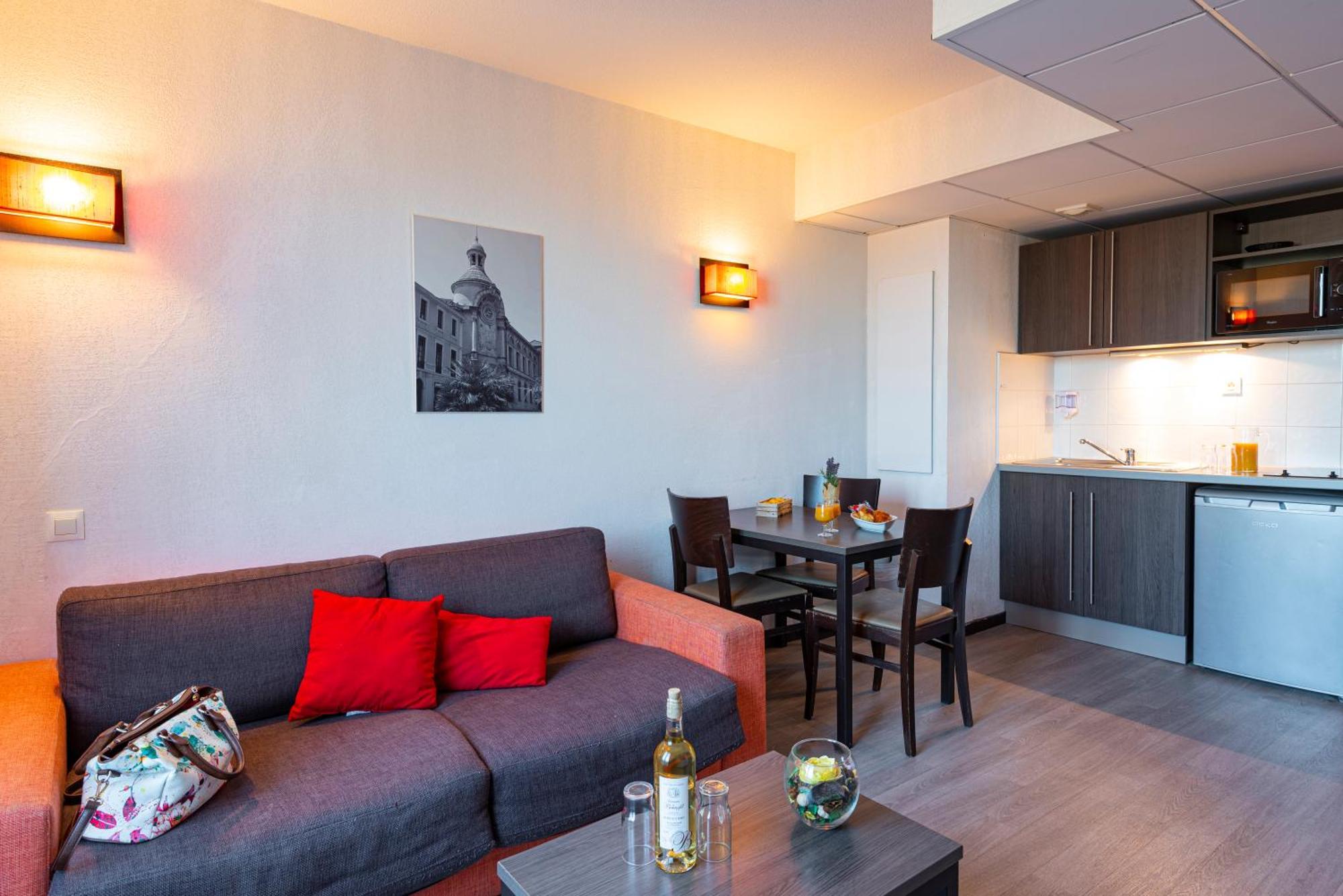 Comfort Aparthotel Nimes Centre Ngoại thất bức ảnh