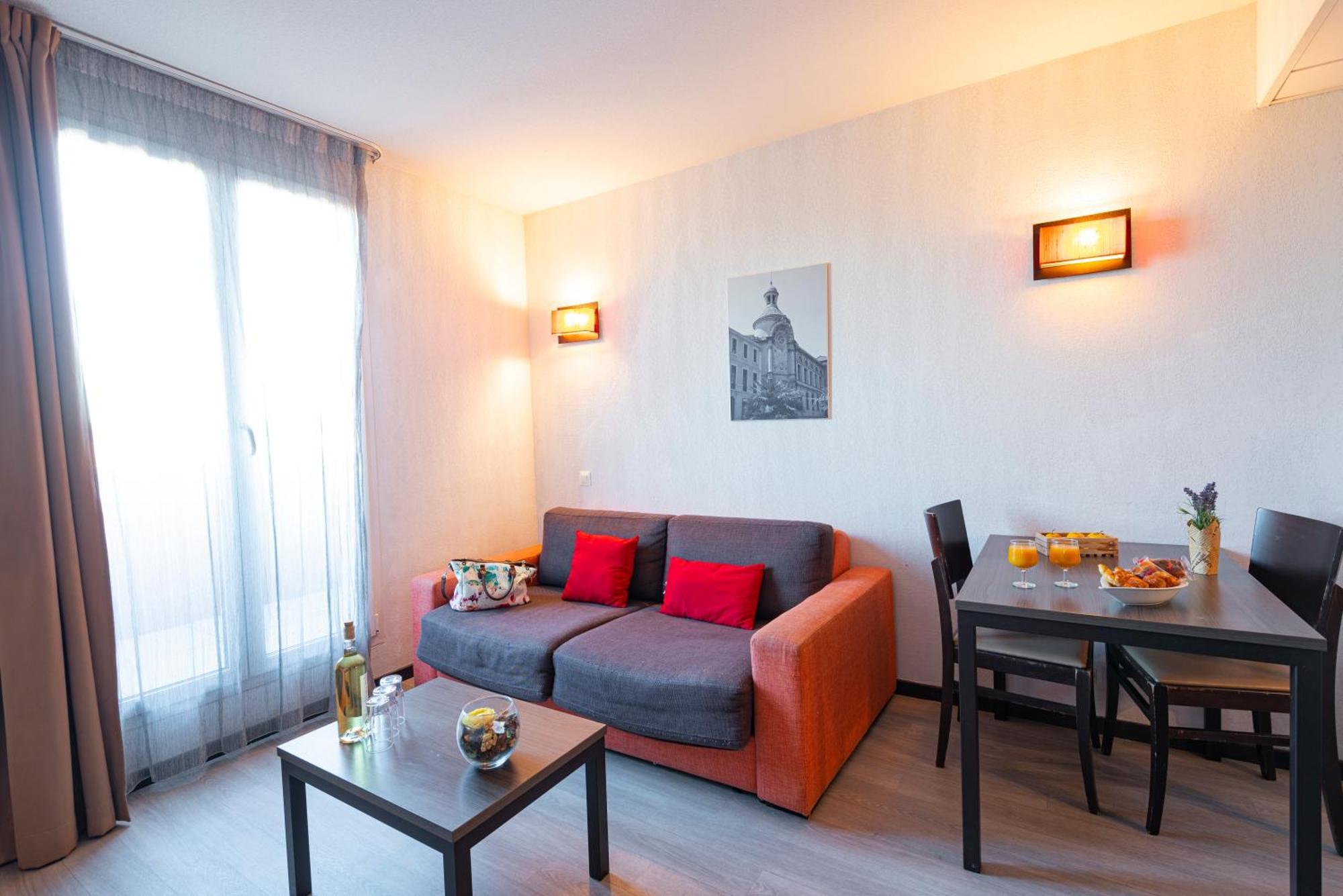 Comfort Aparthotel Nimes Centre Ngoại thất bức ảnh